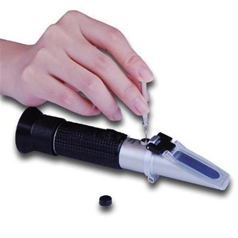 what does a refractometer measure in urine|veterinary refractometer.